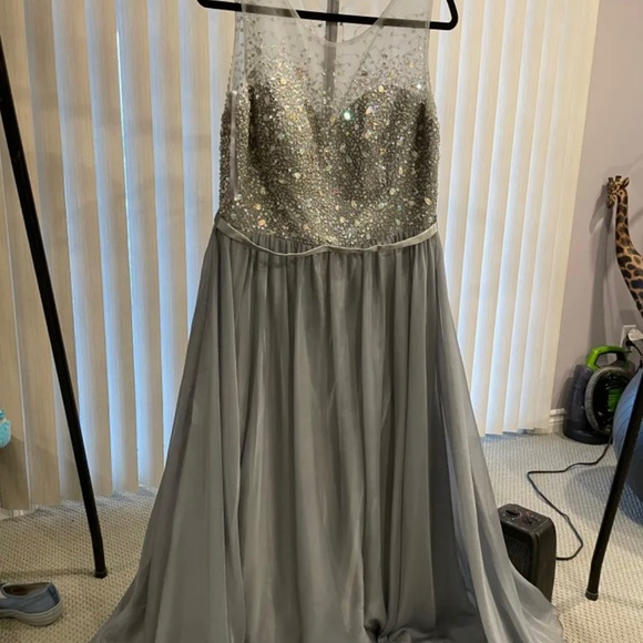 Formal dress, size 14. Wedding guest, prom, formal occasion! - Picture 2 of 3